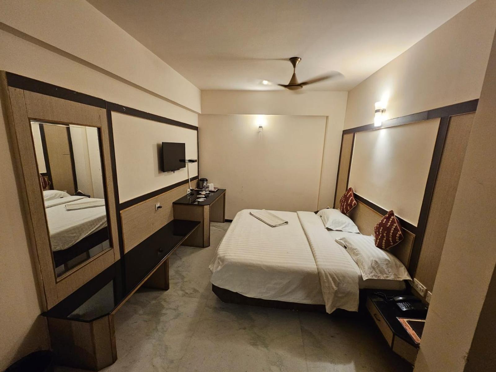 Hotel Merilin Erode Exterior photo